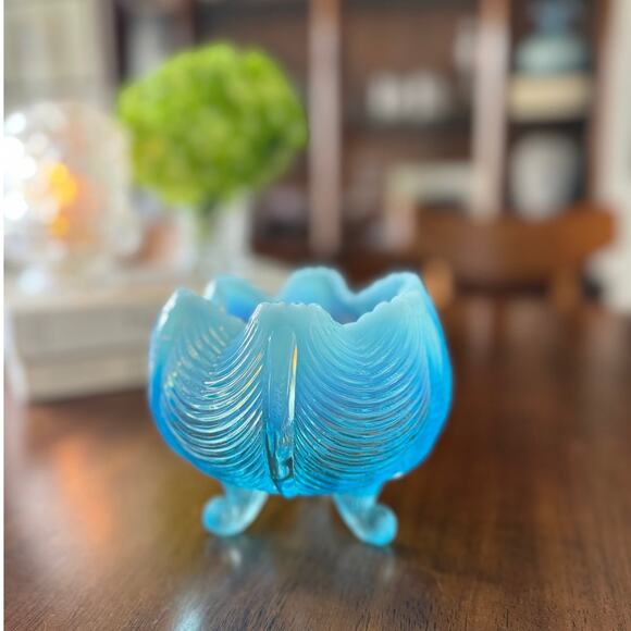 Fenton Blue Opalescent Glass Three Footed Rose Bowl Vase Drape Design - Picture 1 of 12